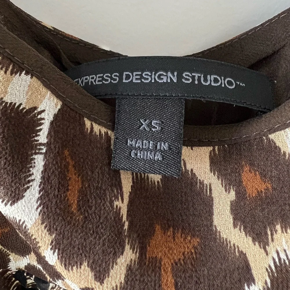 Express Design Studio Leopard Print Top - Picture 3 of 3